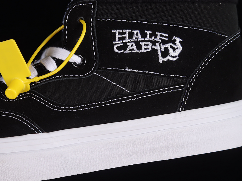 Half Cab Black/Black/True White 25